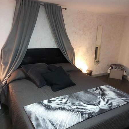 Bella Mbriana Apartment Наполи Екстериор снимка